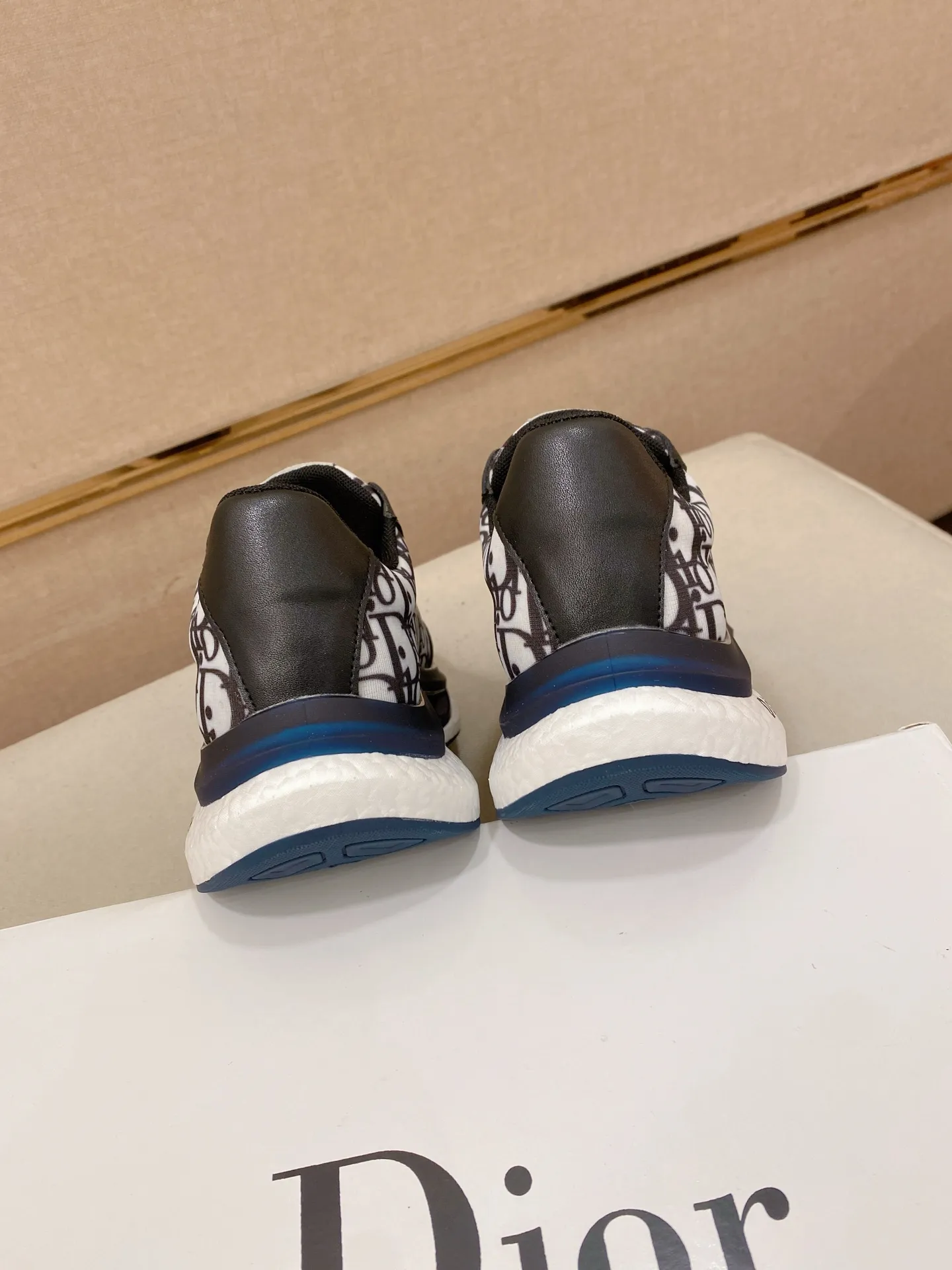 Men's shoes💰 462💰🇮🇹🇮🇹Dior d The new model is on sale at the same time at the counter. The upper 🇮🇹 is imported Italian first-layer cowhide, and the lining is fully imported sheepskin 💪💪. It is a complete 1⃣️ to 1⃣️ replica 🇮🇹💪💪, ⚠ Sole: The original sole is specially provided by the original factory. The exclusive movable molded sole is super comfortable. ⚠Original factory single goods, 🔍🔍high quality, you can enter and leave the counter at will, welcome to compare⚠. Code number:38-44